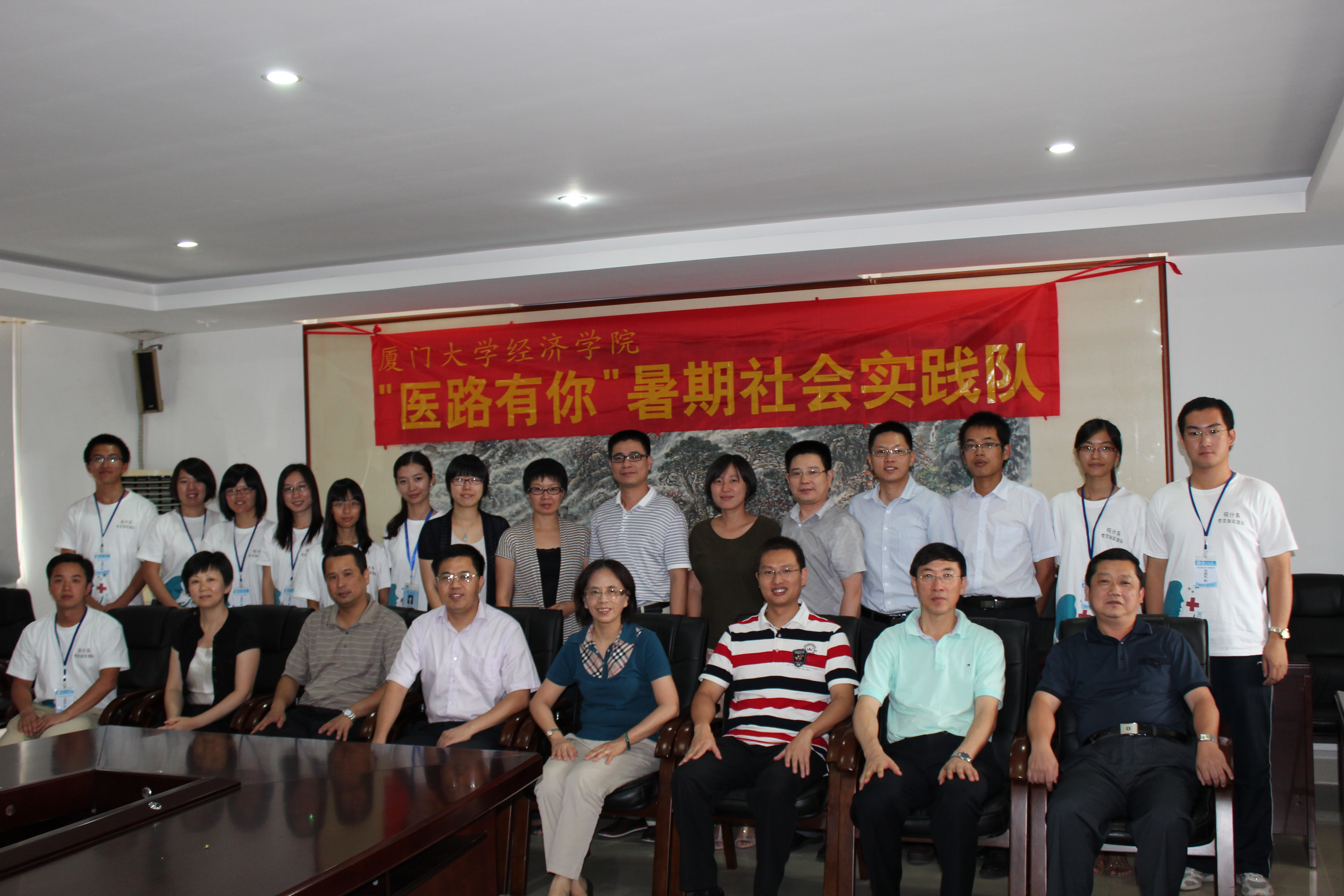 陈力文副书记一行到东山看望经济学院暑期社会实践队.jpg