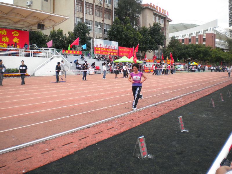 女子研5000米 2718 曹凡 周五上午8.JPG
